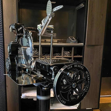 Volano B114 - inkl. Sockel & Radsatz - Schwarz