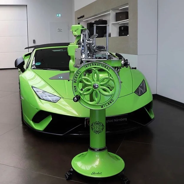 gepersonaliseerde groene volano en lamborghini